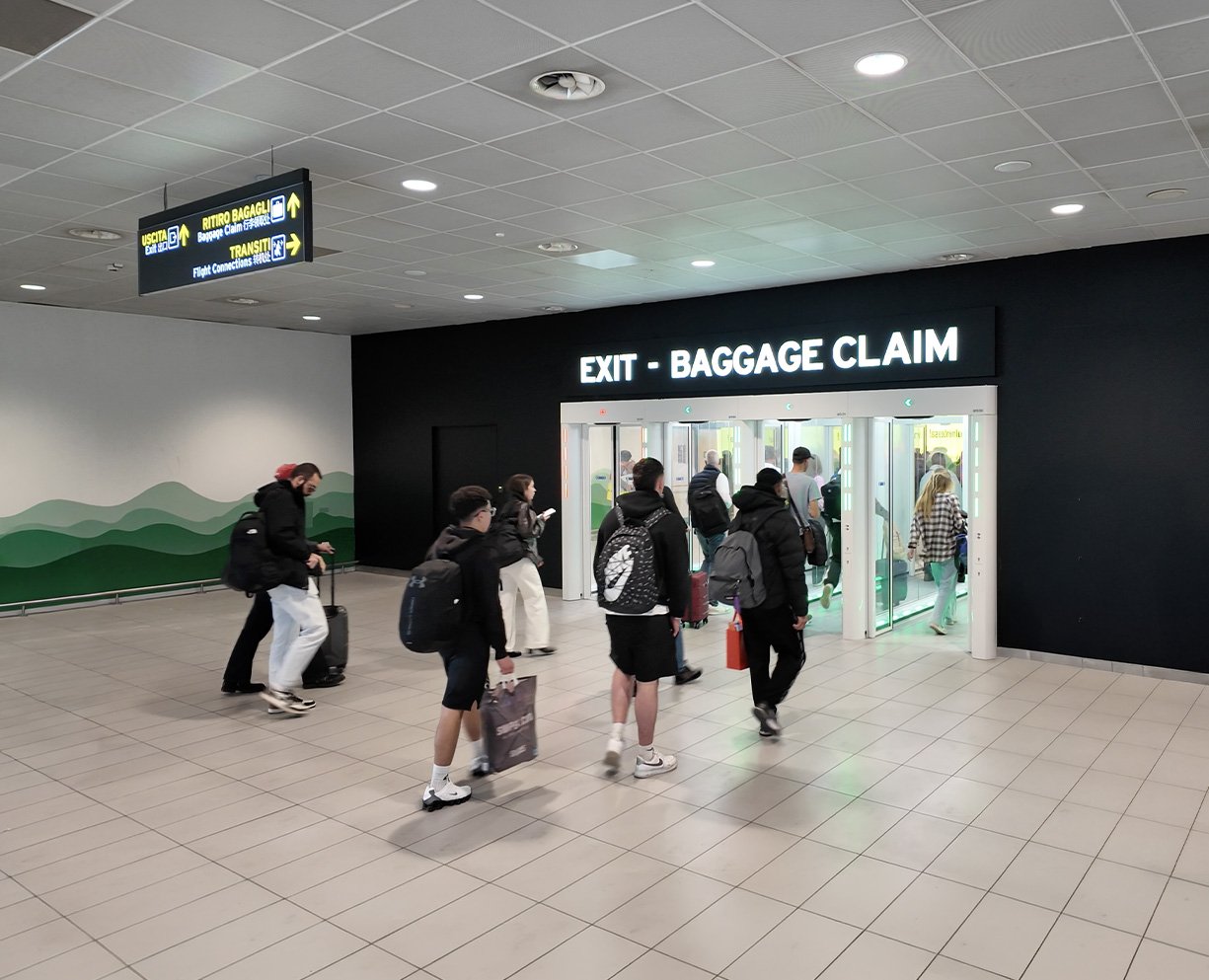 Bologna Airport: four FAAC One-Way Corridors for safer, more intuitive passenger flows