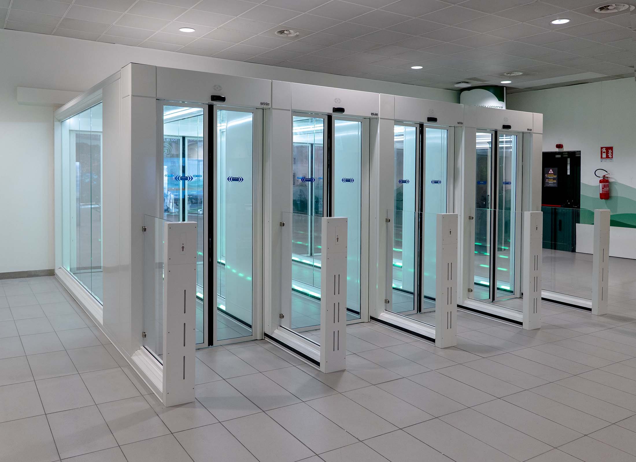 Side view of the four FAAC One-Way Corridors with integrated green LED signalling, installed in the Schengen Arrivals hall at Bologna Airport